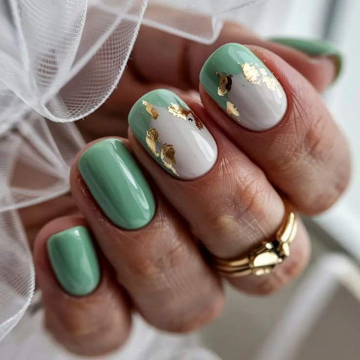 Fall Foil Accent Nails 2025_ Chic Metallic Designs for Autumn Inspiration